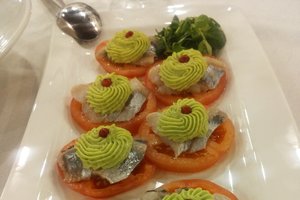 Silkė su avokadų kremu: pagaminti lengva, o skonį įsimins visi 