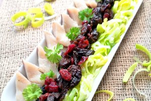 Silkė su porais ir džiovintomis slyvomis. Išbandykite – nepasigailėsite