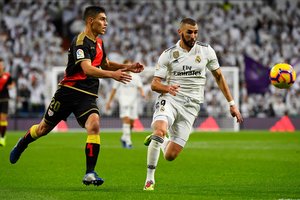 Madrido klubų mūšyje „Real“ išvargo pergalę prieš vieną autsaiderių „Rayo“ ekipą