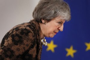 Theresa May įspėja apie antro „Brexit“ referendumo organizavimo žalą