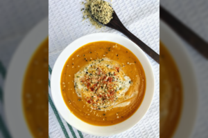 Švelniai aštri trinta morkų ir kalafijorų sriuba 