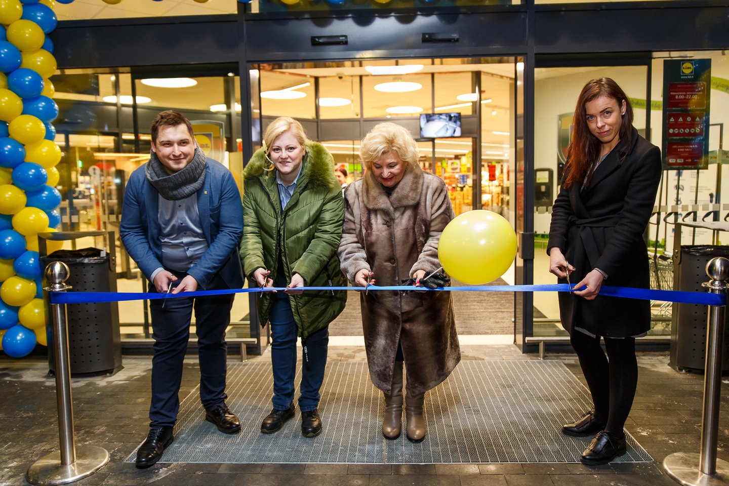 Šiuo metu Lietuvoje veikia 42 „Lidl“ parduotuvės Vilniuje, Kaune, Klaipėdoje, Šiauliuose, Alytuje, Marijampolėje, Kėdainiuose, Telšiuose, Kretingoje, Mažeikiuose, Tauragėje, Jonavoje, Panevėžyje, Ukmergėje, Utenoje, Plungėje, Palangoje, Elektrėnuose ir Visagine.