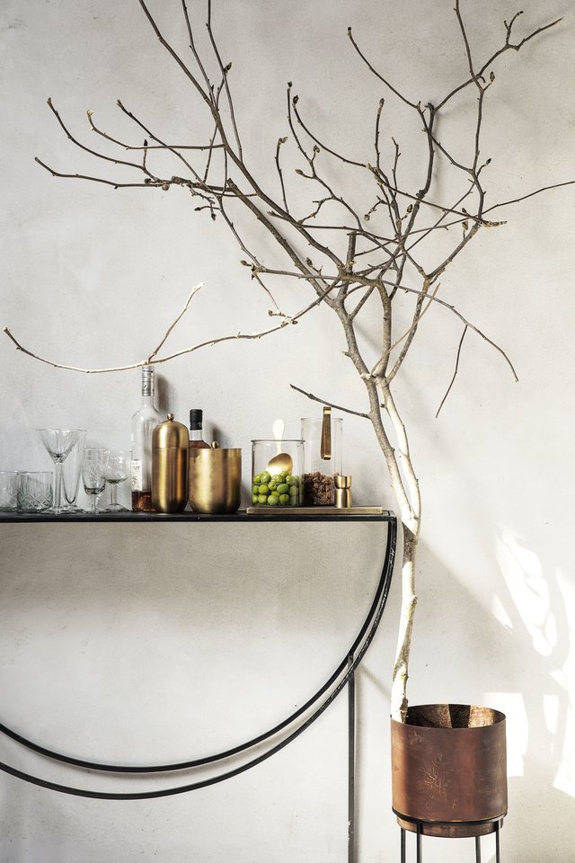 Pirmiausia atkreipkite dėmesį į žmogaus, kuriam norite dovanoti, įpročius, gyvenimo būdą, jo aplinką ir kasdienę buitį.<br>„Factory“ studijos nuotr.