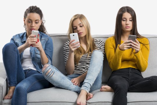 Priklausomybė nuo interneto: už to slypi daug rimtesnės problemos