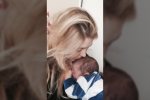 Kūdikį pagimdžiusios motinos laukė 8 savaitės ašarų