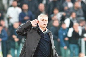 „Manchester United“ vadovų kantrybė baigėsi – J. Mourinho išspirtas iš klubo