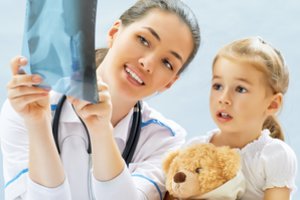 Gydytojams rezidentams bus išmokėtos didesnės vienkartinės išmokos