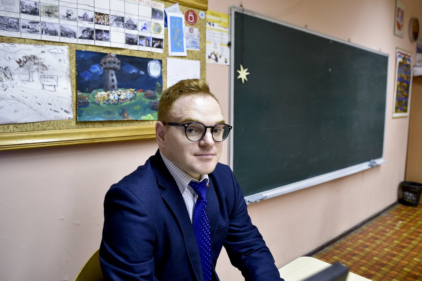 31 metų pedagogas A.Bitautas Vilniaus Taikos progimnazijoje vaikus moko istorijos ir etikos. <br>V.Ščiavinsko nuotr.