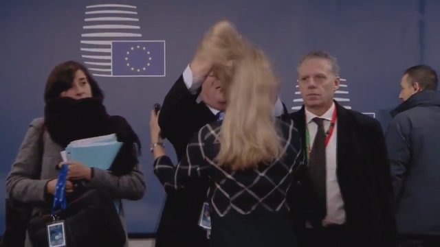 Europos Komisijos vadovo poelgis su moterimi užminė mįslę apie politiko blaivumą