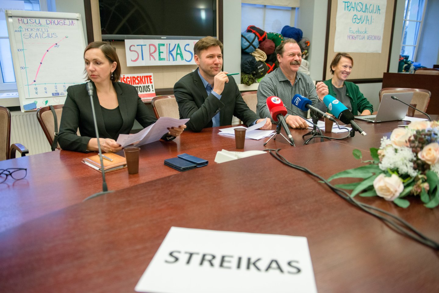 ŠMM apsigyvenę streikuojantys mokytojai jau nusprendė trauktis.<br>J.Stacevičiaus nuotr.
