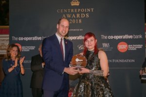 Tėvo išnaudota ir į gatvę išvaryta mergina liko sukrėsta sutikusi savo mamą