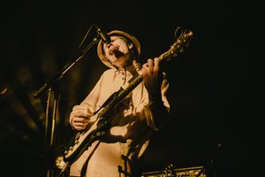 Trečiąjį albumą išleidusią grupę „Garbanotas“ sveikino pilna salė gerbėjų ir žinomų bičiulių