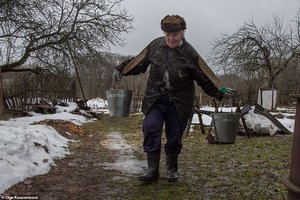 Viena visame kaime: neįtikėtina senolės iš Rusijos kasdienybė