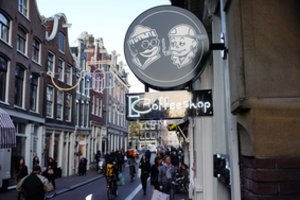 Olandijos teismas paliko galioti Amsterdamo draudimą steigti naujas parduotuves turistams