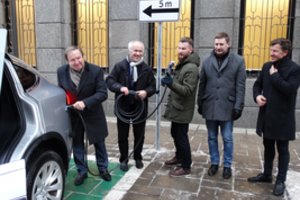 Kaunas paskelbė gerą žinią elektromobilių vairuotojams