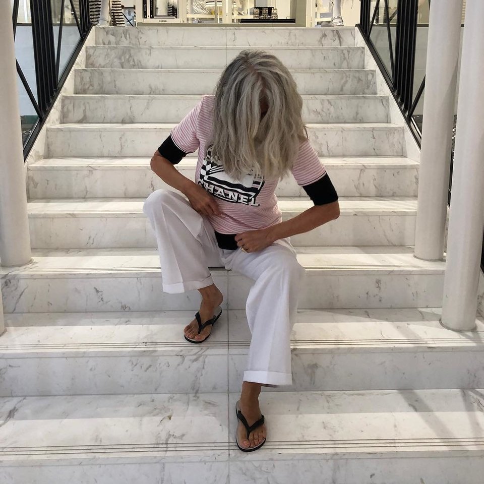  Būtent dėl savo žilų plaukų Sophie Fontanel dabar jaučiasi gražesnė nei anksčiau.