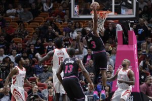 „Rockets“ pirmavo 16 taškų skirtumu, tačiau „Heat“ nutraukė penkių Hjustono pergalių seriją