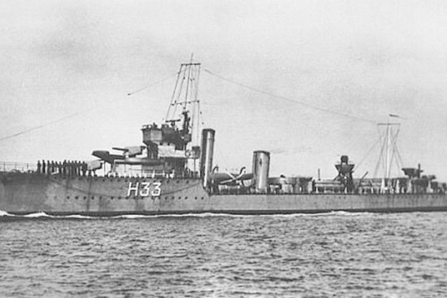 U-100 taranavęs britų minininkas Vanoc.<br>Leidėjų nuotr.