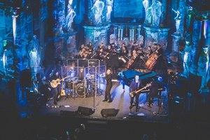 Maidano aktyvistų ukrainiečių „Okean Elzy“ ugningam rokui bažnyčia buvo per ankšta