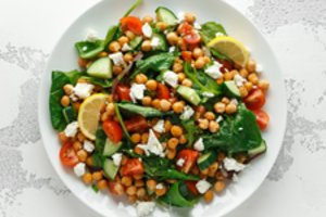 Trys mišrainių ir salotų receptai Kūčioms ar Kalėdoms