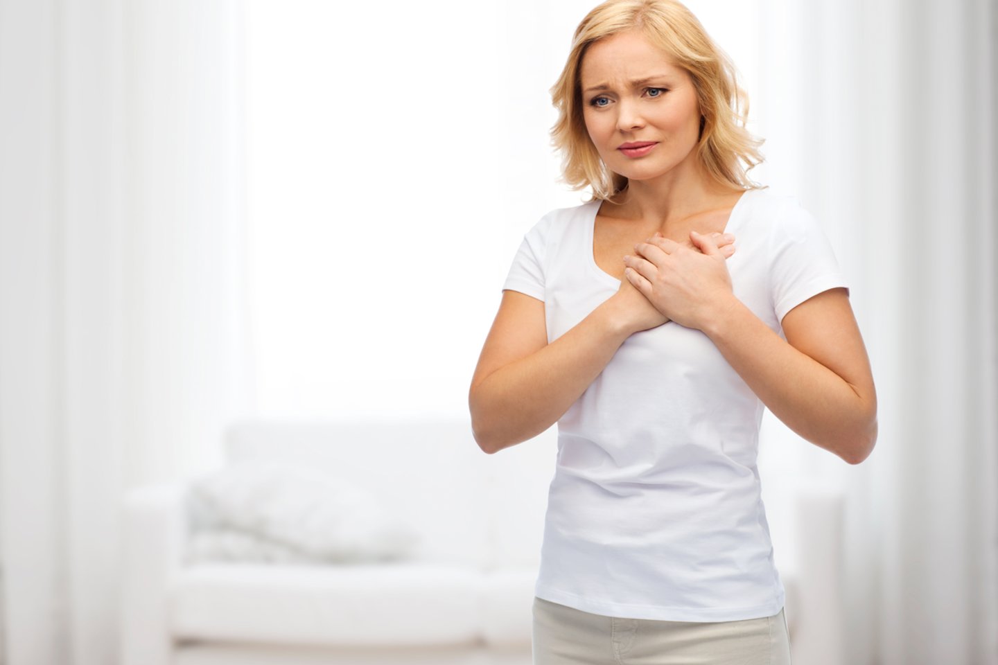 Kai skauda krūtinės ląstą, tai gali būti širdies, plaučių liga, raumenų skausmas, tarpšonkaulinė neuralgija, rėmuo, skrandžio liga, stuburo patologija<br> 123rf nuotr. 