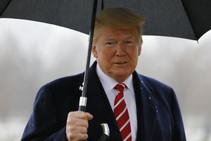 D. Trumpas spaudžia Senatą, grasindamas ilgam uždaryti federalines institucijas