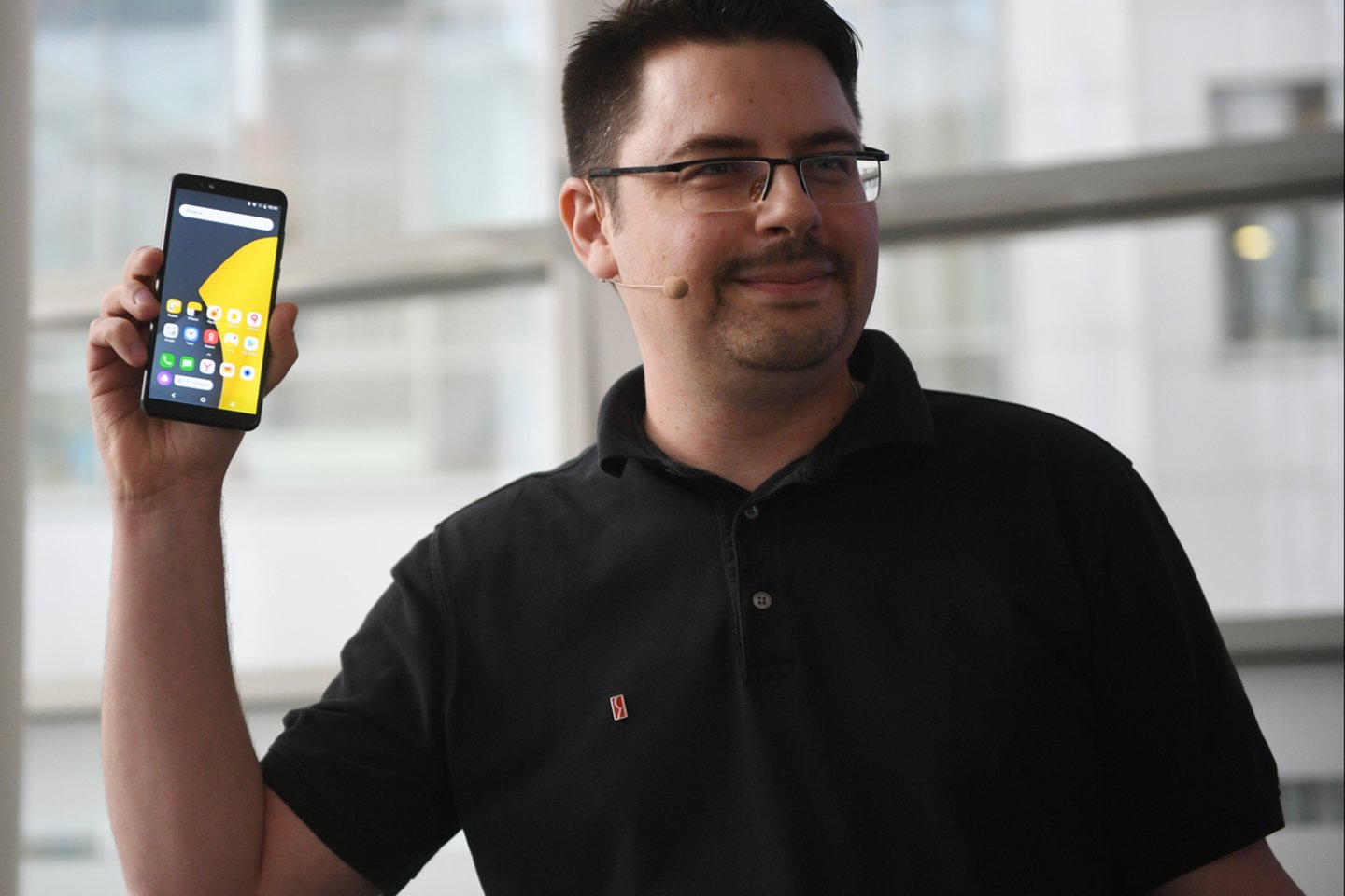 „Yandex.Phone“ prekyboje atsirado gruodžio 7 d. ir kainuoja 18 000 rublių, t.y. apie 240 eurų.<br> Sputnik / Scanpix nuotr.