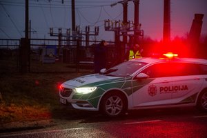 Sostinės Savanorių pr. susidūrė autobusas ir taksi: vyrui prireikė medikų pagalbos