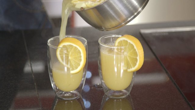 Šaltam žiemos metui – paprastas, bet skanus šiltas apelsinų gėrimas