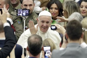 Popiežius apie Kalėdų džiaugsmą – sugebėjimą žavėtis Dievo dovanojamomis staigmenomis