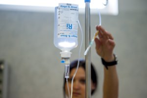 Per šventes toksikologams tenka gelbėti ne vien apsinuodijusius maistu ar alkoholiu