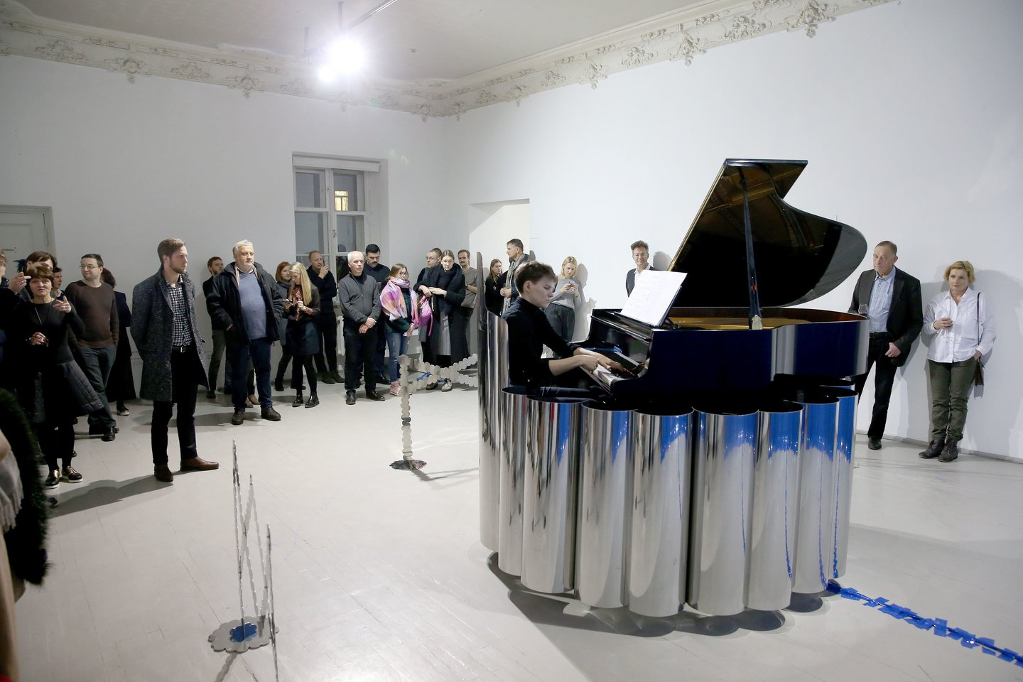 Julijono Urbono parodos „Planeta iš žmonių“ atidarymas „Vartų“ galerijoje.<br> R.Danisevičiaus nuotr.