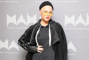 Justės Arlauskaitės-Jazzu Kalėdų TOP: Kūčios „pas babą“ ir labdaros vakarėlis draugams