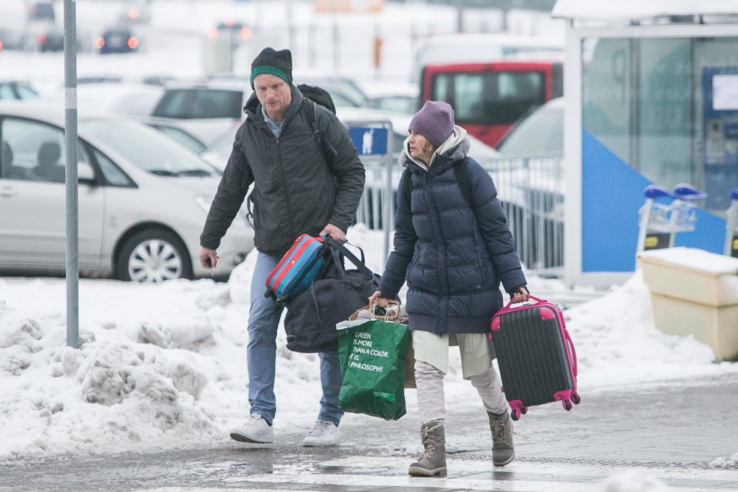 Laikui iki švenčių beveik išsekus, Lietuvą užplūdo į tėvynę grįžę emigrantai<br> G.Bitvinsko nuotr.
