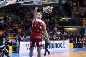 Milano klubas pratęsė pergalingą žygį Italijoje, E. Mockevičius kaip žvėris kovojo dėl kamuolių