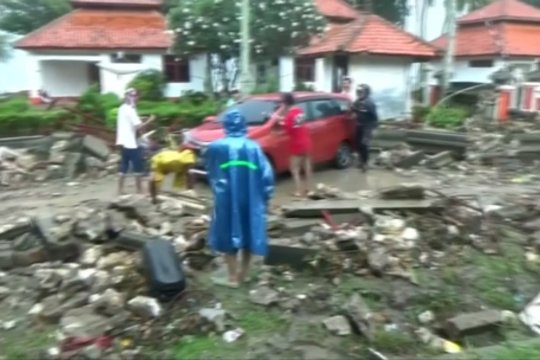Cunamio aukų skaičius auga, Indonezijos tarnybos tragediją pražiopsojo