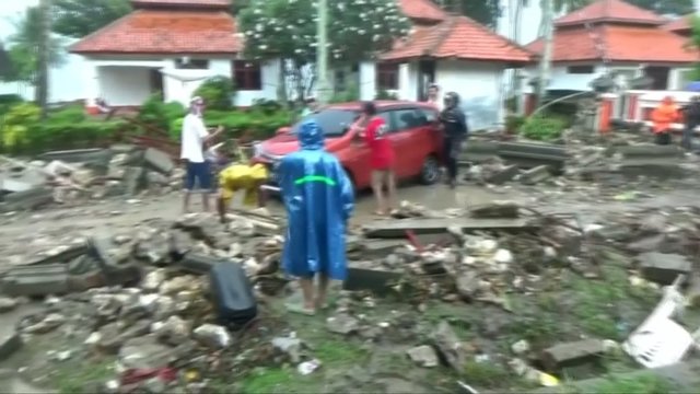 Cunamio aukų skaičius auga, Indonezijos tarnybos tragediją pražiopsojo