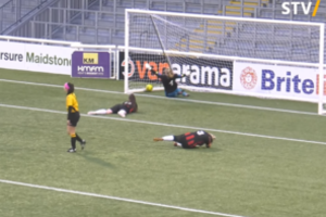 Pats žiopliausias įvartis moterų futbolo istorijoje krito į savo vartus Anglijoje