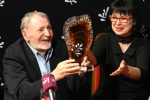 Dovanos legendiniam Vaclovui Daunorui – knyga, garbės vardas ir minia gerbėjų