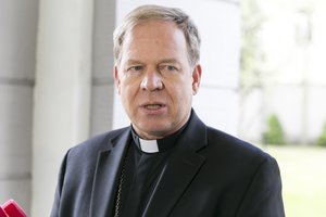 Sveikindami su šventėmis Vilniaus vyskupai priminė, kas yra svarbiausia