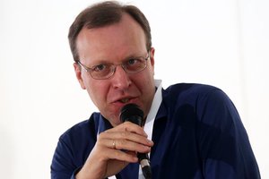 Naglis Puteikis užkibo ant kabliuko: į partiją priėmė neišsilavinusį ir teistą nepažįstamąjį