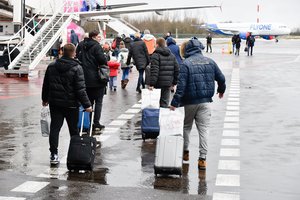 Emigrantų aplankyti išskridę jų artimieji stebino lagaminų turiniu