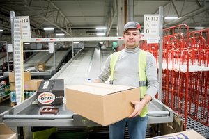 Štai kiek uždirba  „tinklinio“ sandėlio darbuotojai ir tai – net ne Vilniuje  