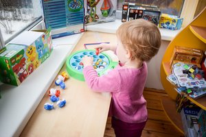 Biblioteka jau skolina žaislus ir žaidimus į namus kaip knygas