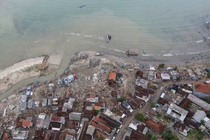 Pasklidus gandams apie naują cunamį Indonezijos miestelį apėmė panika