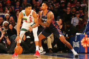 NBA Kalėdų rungtynių seriją Niujorke pergale pradėjo graikų monstro vedami „Bucks“