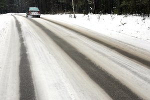 Dėl gamtos išdaigos – ypač sudėtingos sąlygos Lietuvos keliuose