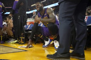 Gandai „Lakers“ negailestingi – šiemet LeBronas Jamesas nežais