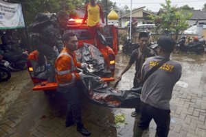 Indonezijoje padidintas cunamių ir ugnikalnio išsiveržimų pavojaus lygis