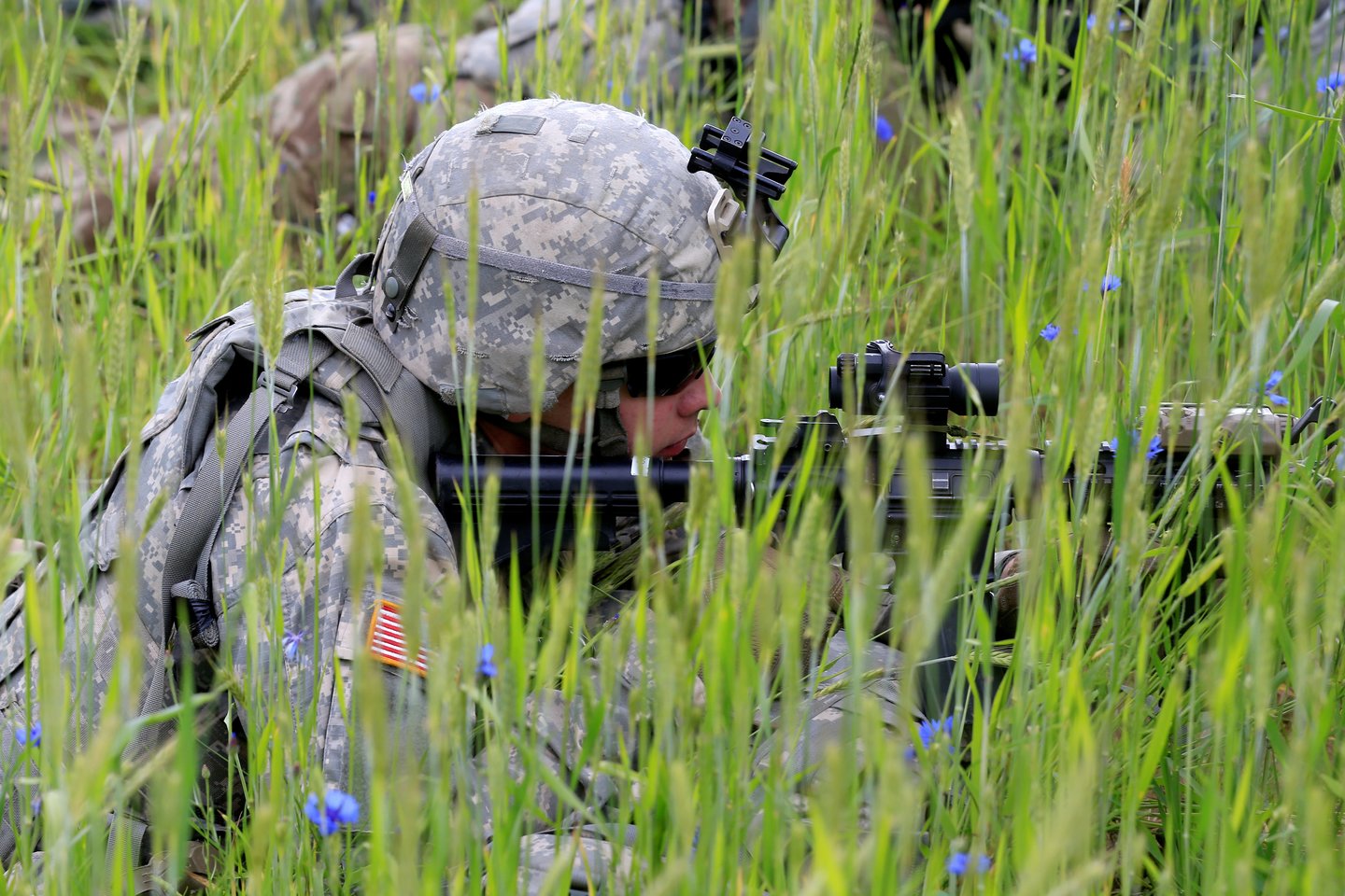 Amerikiečių saugumo ekspertai rekomenduoja didinti JAV karių kontingentą Lenkijoje, ketvirtadienį pranešė lenkų visuomeninis radijas.